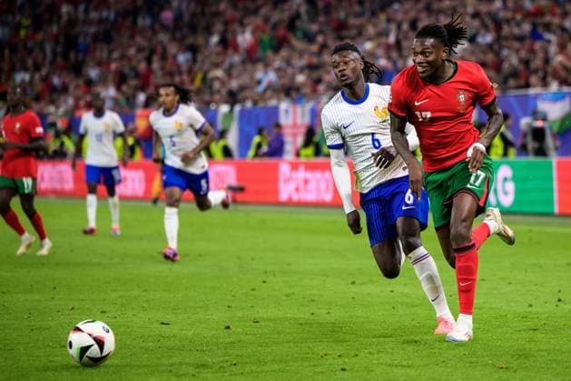 240705 Eduardo Camavinga of France and Rafael Leao of Portugal during the UEFA EURO, EM, Europameisterschaft,Fussball 2024 Football Championship Quarterfinal between Portugal and France on July 5, 2024 in Hamburg. Photo: Jesper Zerman BILDBYRAN kod JZ JZ0551 fotboll football soccer fotball fotbolls-em europamästerskap em uefa euro uefa european football championship euro 2024 portugal frankrike france bbeng bbauto Copyright: JESPERxZERMAN BB240705JZ084