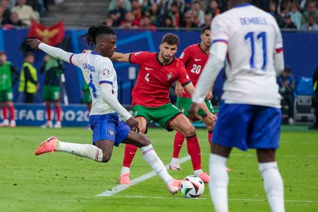 UEFA EURO, EM, Europameisterschaft,Fussball 2024: Portugal - Frankreich; 05.07.2024 Eduardo Camavinga (Frankreich, 6) mit einer Chance. UEFA EURO 2024: Viertelfinale: Portugal - Frankreich; Volksparkstadion Hamburg, Hamburg am 05.07.2024 Copyright: xBEAUTIFULxSPORTS Meuselx