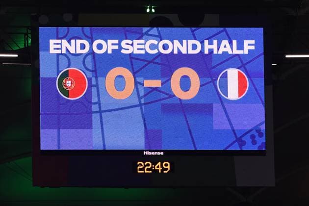 Fußball UEFA EURO, EM, Europameisterschaft,Fussball 2024 Viertelfinale Portugal - Frankreich am 05.07.2024 im Volksparkstadion Hamburg in Hamburg Anzeigetafel Videowand End of Second Half Ende der zweiten Halbzeit 0:0