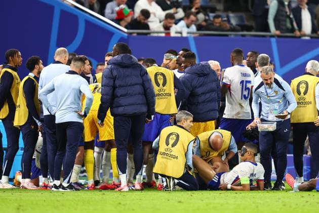 Portugal v France 5 July 2024, Hamburg - UEFA EUROs - Quarter-Final - Portugal v France - Kylian Mbappe of France with a protective face mask receives medical treatment - Photo: Charlotte Wilson Offside. Hamburg Germany Copyright: xCharlottexWilsonx xOffsidexOffside