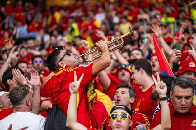 240705 Fans of Spain celebrate after the UEFA EURO, EM, Europameisterschaft,Fussball 2024 Football Championship quarterfinal between Spain and Germany on July 5, 2024 in Stuttgart. Photo: Mathias Bergeld BILDBYRAN kod MB MB0942 fotboll football soccer fotball fotbolls-em europamästerskap em uefa euro uefa european football championship euro 2024 kvartsfinal quarterfinal quarterfinals spanien spain tyskland germany bbeng jubel publik Copyright: MATHIASxBERGELD BB240705MB151