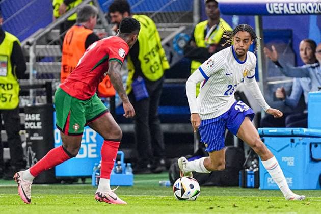 2024-07-05 Portugal v France - Quarter-Final - UEFA EURO, EM, Europameisterschaft,Fussball 2024 HAMBURG, GERMANY - JULY 5: Bradley Barcola of France tries to dribble past Nelson Semedo of Portugal during the Quarter-Final - UEFA EURO 2024 match between Portugal and France at Volksparkstadion on July 5, 2024 in Hamburg, Germany. (Photo by Joris Verwijst BSR Agency) Hamburg Germany Content not available for redistribution in The Netherlands directly or indirectly through any third parties. Copyright: xBSRxAgencyx