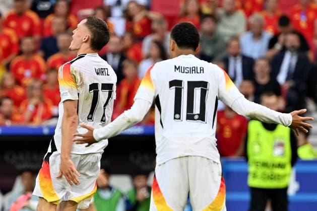 05.07.2024, xjrdrx, Fussball EM 2024 1 4 Finale, Deutschland - Spanien emspor, v.l. Florian Wirtz (Deutsche Fussball Nationalmannschaft DFB) Leroy Sane (Deutsche Fussball Nationalmannschaft DFB) (DFL DFB REGULATIONS PROHIBIT ANY USE OF PHOTOGRAPHS as IMAGE SEQUENCES and or QUASI-VIDEO) Stuttgart