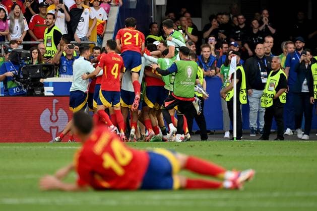 05.07.2024, xjrdrx, Fussball EM 2024 1 4 Finale, Deutschland - Spanien emspor, v.l. Torjubel nach dem Tor zum celebrating the goal celebrate 1:2 durch Mikel Merino Zazon (Spanien) (DFL DFB REGULATIONS PROHIBIT ANY USE OF PHOTOGRAPHS as IMAGE SEQUENCES and or QUASI-VIDEO) Stuttgart