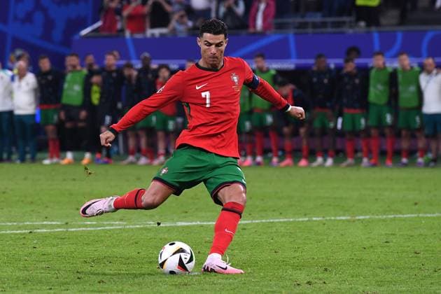 Fußball UEFA EURO, EM, Europameisterschaft,Fussball 2024 Viertelfinale Portugal - Frankreich am 05.07.2024 im Volksparkstadion Hamburg in Hamburg Cristiano Ronaldo ( Portugal ) Elfmeter Elfmeterschießen