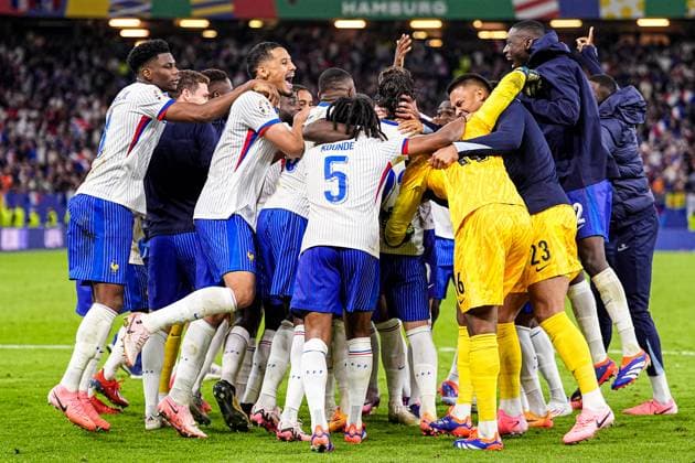 2024-07-05 Portugal v France - Quarter-Final - UEFA EURO, EM, Europameisterschaft,Fussball 2024 HAMBURG, GERMANY - JULY 5: players of France celebrate the win during the Quarter-Final - UEFA EURO 2024 match between Portugal and France at Volksparkstadion on July 5, 2024 in Hamburg, Germany. (Photo by Joris Verwijst BSR Agency) Hamburg Germany Content not available for redistribution in The Netherlands directly or indirectly through any third parties. Copyright: xBSRxAgencyx