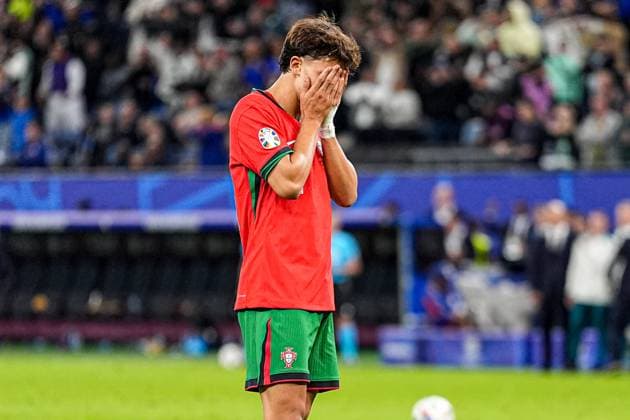 2024-07-05 Portugal v France - Quarter-Final - UEFA EURO, EM, Europameisterschaft,Fussball 2024 HAMBURG, GERMANY - JULY 5: Joao Felix of Portugal in tears after missing his penalty which costs them the game during the Quarter-Final - UEFA EURO 2024 match between Portugal and France at Volksparkstadion on July 5, 2024 in Hamburg, Germany. (Photo by Joris Verwijst BSR Agency) Hamburg Germany Content not available for redistribution in The Netherlands directly or indirectly through any third parties. Copyright: xBSRxAgencyx