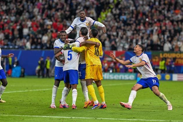 EM 2024: Portugal - Frankreich am 05.07.2024 im Volksparkstadion in Hamburg Theo Hernandez 22 of France jubelt Bach dem Sieg.