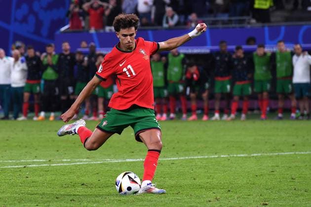 Fußball UEFA EURO, EM, Europameisterschaft,Fussball 2024 Viertelfinale Portugal - Frankreich am 05.07.2024 im Volksparkstadion Hamburg in Hamburg Joao Felix ( Portugal ) Elfmeter Elfmeterschießen
