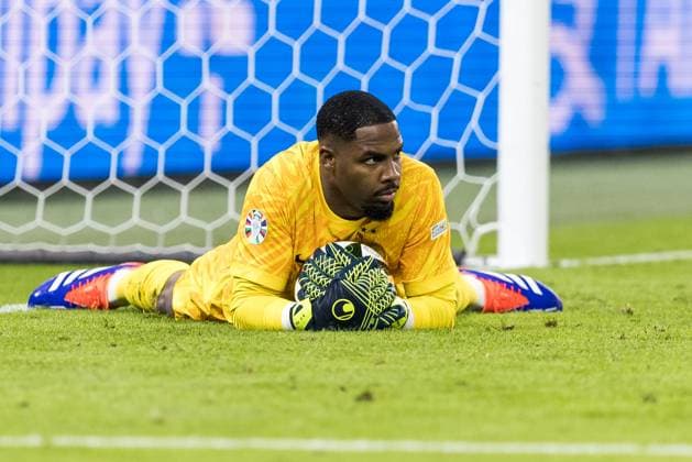 5th July 2024; Volksparkstadion, Hamburg, Germany; Euro 2024 Quarter Final Football, Portugal versus France; Mike Maignan (FRA) holds the ball during penalty kick session  ActionPlus12664468 FotoxOlimpik