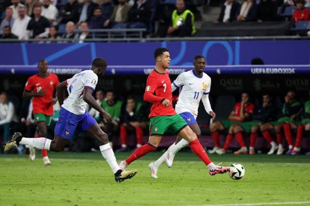 HAMBURG 05.07.2024 MECZ 1 4 FINALU CWIERCFINAL MISTRZOSTW EUROPY 2024: PORTUGALIA - FRANCJA 0:0 k. 3:5 --- QUARTERFINAL UEFA EURO, EM, Europameisterschaft,Fussball 2024 MATCH: PORTUGAL - FRANCE 0:0 k. 3:5 DAYOT UPAMECANO CRISTIANO RONALDO OUSMANE DEMBELE FOT. PIOTR KUCZA FOTOPYK NEWSPIX.PL --- Newspix.pl  240705PYK1057