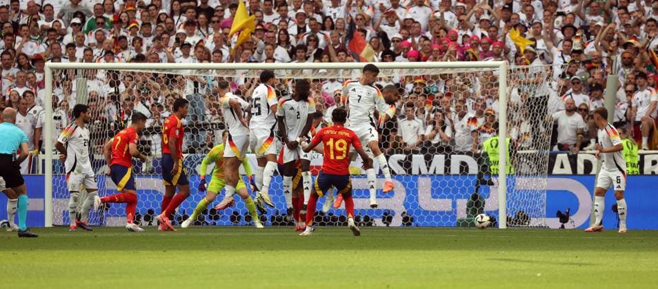 05.07.24 Spanien - Deutschland Deutschland, Stuttgart, 05.07.2024, Fussball, UEFA EURO, EM, Europameisterschaft,Fussball 2024, Viertelfinale, Spanien - Deutschland: Lamine Yamal (Spanien).