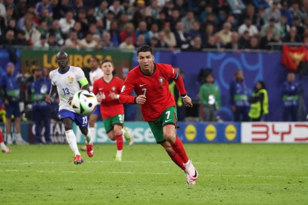 Germany - UEFA EURO, EM, Europameisterschaft,Fussball 2024 - Portugal vs France - 05 07 2024 GERMANY, HAMBURG, JULY 05. Cristiano Ronaldo of Portugal during the UEFA EURO 2024 Quarter-finals match between Portugal and France. On July 05, 2024 at Volksparkstadion in Hamburg, Germany. Photo by Manuel Blondeau AOP.Press Hamburg Volksparkstadion Germany Copyright: x ManuelxBlondeau AOP.Pressx AOP20240705 0062