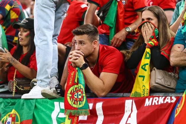 Sport Bilder des Tages Portugal v France 5 July 2024, Hamburg - UEFA EUROs - Quarter-Final - Portugal v France - Portugal fans watch the penalty shootout - Photo: Charlotte Wilson Offside. Hamburg Germany Copyright: xCharlottexWilsonx xOffsidexOffside