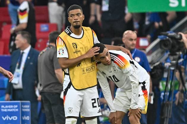 Benjamin Henrichs 20 (Germany) troestet Jamal Musiala 10 (Germany) 05.07.2024 Fussball Europameisterschaft in Deutschland Spanien vs Deutschland , Neckarpark Stadion, Stuttgart, Baden Württemberg Germany