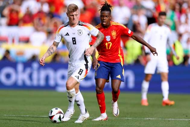 KROOS Toni Team Deutschland mit WILLIAMS Nico UEFA Fussball EURO 2024 in Deutschland Viertelfinale Spanien - Deutschland 2 : 1 am 05.07.2024 in Stuttgart DFL REGULATIONS PROHIBIT ANY USE OF PHOTOGRAPHS as IMAGE SEQUENCES and or QUASI-VIDEO Copyright: xLacixPerenyix