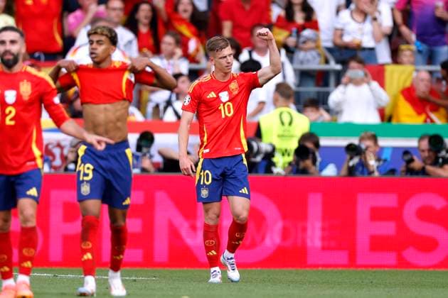 OLMO Dani Team Spanien jubelt nach seinem Tor UEFA Fussball EURO 2024 in Deutschland Viertelfinale Spanien - Deutschland 2 : 1 am 05.07.2024 in Stuttgart DFL REGULATIONS PROHIBIT ANY USE OF PHOTOGRAPHS as IMAGE SEQUENCES and or QUASI-VIDEO Copyright: xLacixPerenyix
