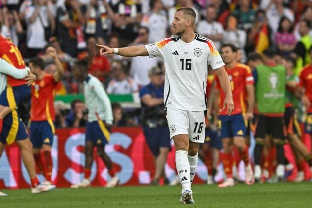 Waldemar Anton 16 (Germany) Gestik Geste gestikuliert nach dem Tor zum 2:1 der Spanier durch Mikel Merino 6 (Spanien) 05.07.2024 Fussball Europameisterschaft in Deutschland Spanien vs Deutschland , Neckarpark Stadion, Stuttgart, Baden Württemberg Germany