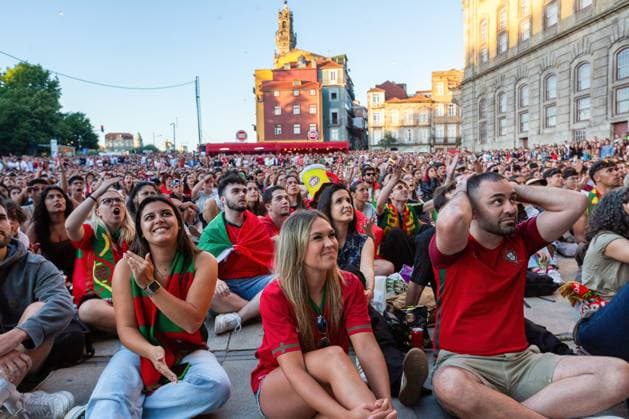July 5, 2024, Porto, Portugal: Portugal football fans watch the Portugal vs France match on a giant outdoor screen at Amor de Perdicao square in Porto downtown. France wins in penalty shootout, advances to semifinals. Porto Portugal - ZUMAs197 20240705_aaa_s197_304 Copyright: xDiogoxBaptistax