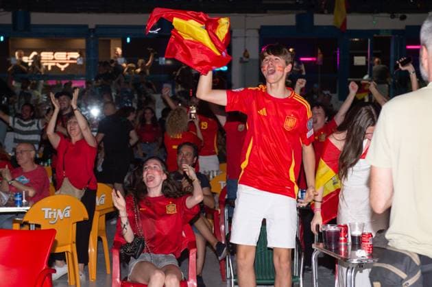 (240706) -- MADRID, July 6, 2024 -- Fans of Spain react as they watch a live broadcast of the UEFA EURO, EM, Europameisterschaft,Fussball 2024 quarter-final match between Spain and Germany at the Ice Palace in Madrid, Spain on July 5, 2024. (Photo by Xinhua) (SP)SPAIN-MADRID-FOOTBALL-EURO 2024-SPAIN VS GERMANY-FANS GustavoxValiente 