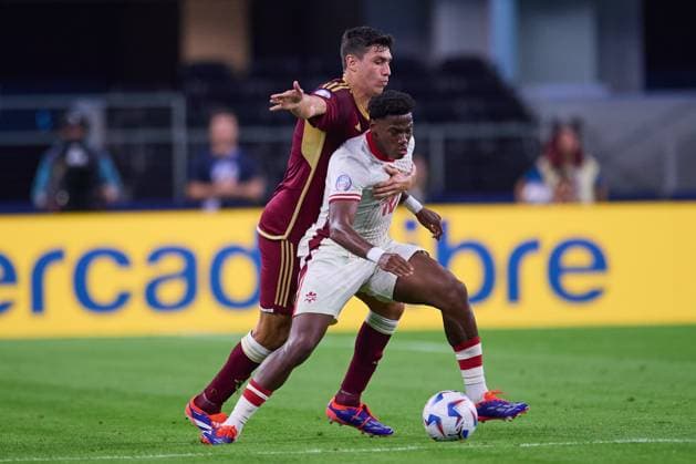 RECORD DATE NOT STATED Copa America USA 2024 Venezuela vs Canada - Quarter-final Nahuel Ferraresi of Venezuela and Jonathan David of Canada during the CONMEBOL Copa America 2024 Quarter-final match between Venezuela and Canada, at AT-T Stadium, on July 05, 2024 in Arlington, Texas, United States. ARLINGTON TEXAS UNITED STATES  Copyright: xJosexLuisxMelgarejox 20240705211131_CA_QF_2024_VEN_CAN_DAVID186