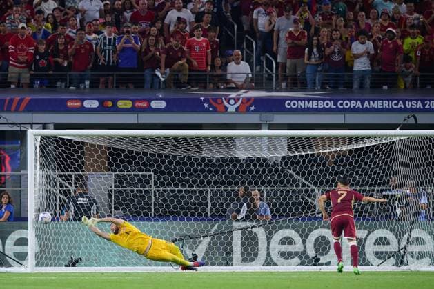 RECORD DATE NOT STATED Copa America USA 2024 Venezuela vs Canada - Quarter-final Maxime Crepeau of Canada and Jefferson Savarino of Venezuela during the CONMEBOL Copa America 2024 Quarter-final match between Venezuela and Canada, at AT-T Stadium, on July 05, 2024 in Arlington, Texas, United States. ARLINGTON TEXAS UNITED STATES  Copyright: xJorgexMartinezx 20240705221313_CA_QF_2024_VEN_CAN_SAVARINO299
