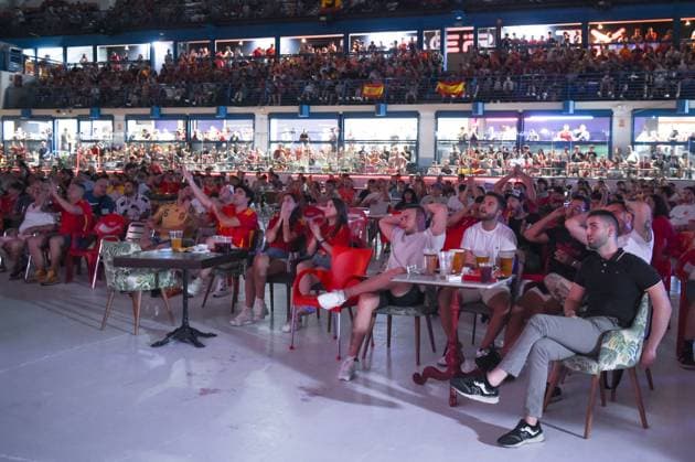 (240706) -- MADRID, July 6, 2024 -- Fans of Spain react as they watch a live broadcast of the UEFA EURO, EM, Europameisterschaft,Fussball 2024 quarter-final match between Spain and Germany at the Ice Palace in Madrid, Spain on July 5, 2024. (Photo by Xinhua) (SP)SPAIN-MADRID-FOOTBALL-EURO 2024-SPAIN VS GERMANY-FANS GustavoxValiente 