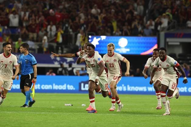 Canada s soccer players celebrate after defeating Venezuela by penalty kick during the Copa AmÃ rica USA 2024 quarterfinal match at AT&T Stadium in Arlington, TX, on July 5, 2024. Canada qualified to face Argentina in semifinals in New Jersey on July 9. ARLINGTON UNITED STATES Copyright: xALEJANDROxPAGNIx