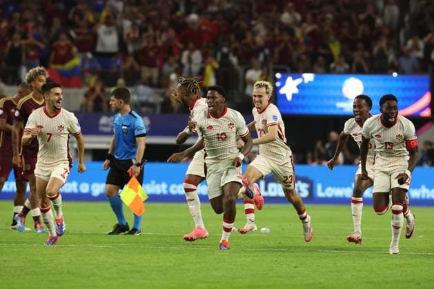 Canada s soccer players celebrate after defeating Venezuela by penalty kick during the Copa AmÃ rica USA 2024 quarterfinal match at AT&T Stadium in Arlington, TX, on July 5, 2024. Canada qualified to face Argentina in semifinals in New Jersey on July 9. ARLINGTON UNITED STATES Copyright: xALEJANDROxPAGNIx