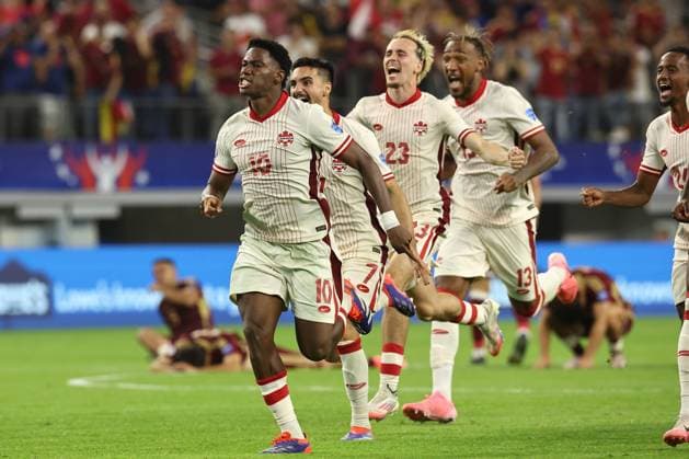 Canada s soccer players celebrate after defeating Venezuela by penalty kick during the Copa AmÃ rica USA 2024 quarterfinal match at AT&T Stadium in Arlington, TX, on July 5, 2024. Canada qualified to face Argentina in semifinals in New Jersey on July 9. ARLINGTON UNITED STATES Copyright: xALEJANDROxPAGNIx