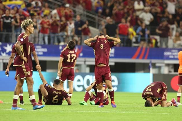 Venezuela™s soccer players react after losing by penalty definition against Canada during the Copa AmÃ rica USA 2024 quarterfinal match at AT&T Stadium in Arlington, TX, on July 5, 2024. Canada won and qualified to face Argentina in semifinals in New Jersey on July 9. ARLINGTON UNITED STATES Copyright: xALEJANDROxPAGNIx