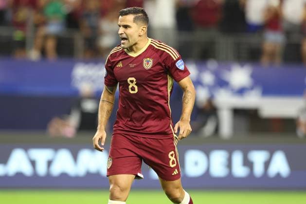 Venezuela s midfielder Tomas Rincon reacts after losing by penalty definition against Canada during the Copa AmÃ rica USA 2024 quarterfinal match at AT&T Stadium in Arlington, TX, on July 5, 2024. Canada won and qualified to face Argentina in semifinals in New Jersey on July 9. ARLINGTON UNITED STATES Copyright: xALEJANDROxPAGNIx