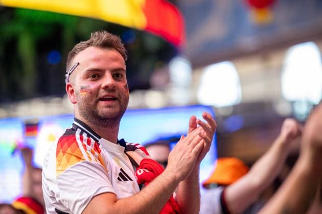 20240705 Euro 2024 PALMA, SPAIN - JULY 5 2024 : Fussball Fans am Ballermann at - Euro 2024 on July 5, 2024 in Palma, . Palma Baleares Spain