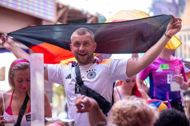 20240705 Euro 2024 PALMA, SPAIN - JULY 5 2024 : Fussball Fans am Ballermann at - Euro 2024 on July 5, 2024 in Palma, . Palma Baleares Spain