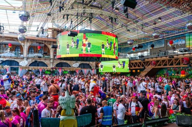 20240705 Euro 2024 PALMA, SPAIN - JULY 5 2024 : Fussball Fans am Ballermann at - Euro 2024 on July 5, 2024 in Palma, . Palma Baleares Spain