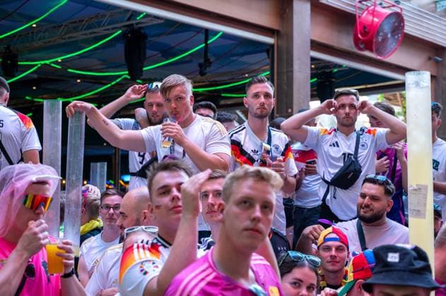 20240705 Euro 2024 PALMA, SPAIN - JULY 5 2024 : Fussball Fans am Ballermann at - Euro 2024 on July 5, 2024 in Palma, . Palma Baleares Spain
