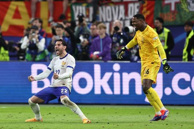 Theo Hernandez (France) Mike Maignan (France) during the UEFA EURO, EM, Europameisterschaft,Fussball Germany 2024 match between Portugal 4-5 France at Volkspakstadion on July 05, 2024 in Hamburg , Germany. Noxthirdxpartyxsales  (258789523)