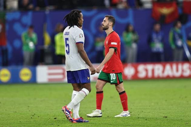Jules Kounde (France) Bernardo Silva (Portugal) during the UEFA EURO, EM, Europameisterschaft,Fussball Germany 2024 match between Portugal 4-5 France at Volkspakstadion on July 05, 2024 in Hamburg , Germany. Noxthirdxpartyxsales  (258789578)