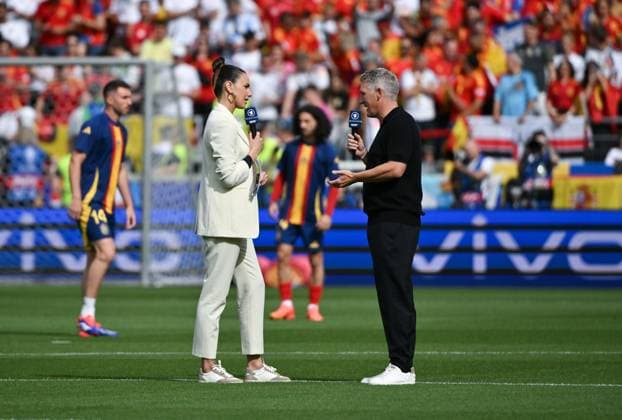 ARD Sportschau Moderatorin Esther Sedlaczek mit Experte Bastian Schweinsteiger 05.07.2024, Fussball Europameisterschaft 2024, EM 2024, Viertelfinale Spanien - Deutschland 2:1 n.V. Stuttgart MHP-Arena Deutschland