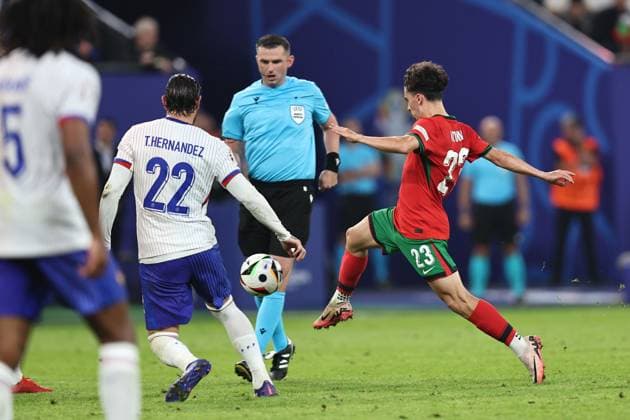 Vitinha Machado Ferreira (Portugal)Theo Hernandez (France) during the UEFA EURO, EM, Europameisterschaft,Fussball Germany 2024 match between Portugal 4-5 France at Volkspakstadion on July 05, 2024 in Hamburg , Germany. Noxthirdxpartyxsales  (258789835)