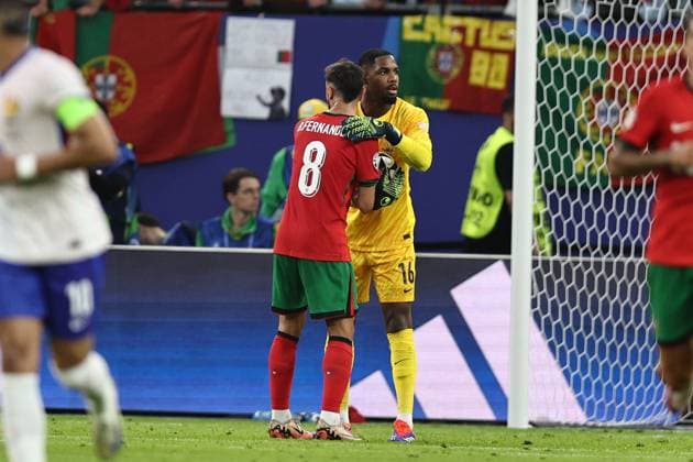 Bruno Fernandes (Portugal)Mike Maignan (France) during the UEFA EURO, EM, Europameisterschaft,Fussball Germany 2024 match between Portugal 4-5 France at Volkspakstadion on July 05, 2024 in Hamburg , Germany. Noxthirdxpartyxsales  (258789946)