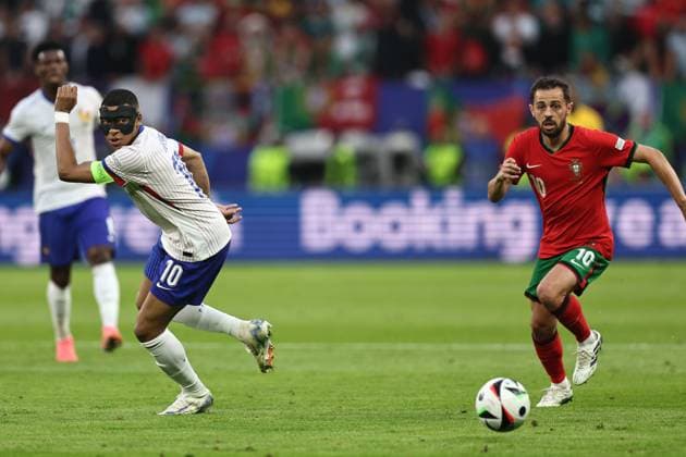 Kylian Mbappe (France) Bernardo Silva (Portugal) during the UEFA EURO, EM, Europameisterschaft,Fussball Germany 2024 match between Portugal 4-5 France at Volkspakstadion on July 05, 2024 in Hamburg , Germany. Noxthirdxpartyxsales  (258790132)