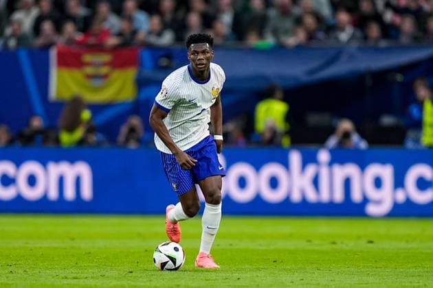 Hamburg, Germany, July 5th 2024: Aurelien Tchouameni (8 France) controls the ball during the UEFA EURO, EM, Europameisterschaft,Fussball 2024 Germany quarterfinal football match between Portugal and France at Volksparkstadion in Hamburg, Germany. (Daniela Porcelli SPP)  Copyright: xDanielaxPorcellix xSPPx spp-en-DaPoSp-20240705-_DP13846