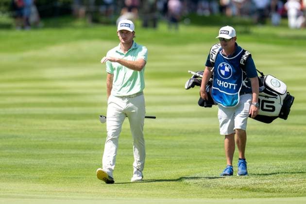 Freddy Schott mit seinem Caddy, BMW International Open 2024, Golf, 06.07.2024 Muenchen Bayern Deutschland