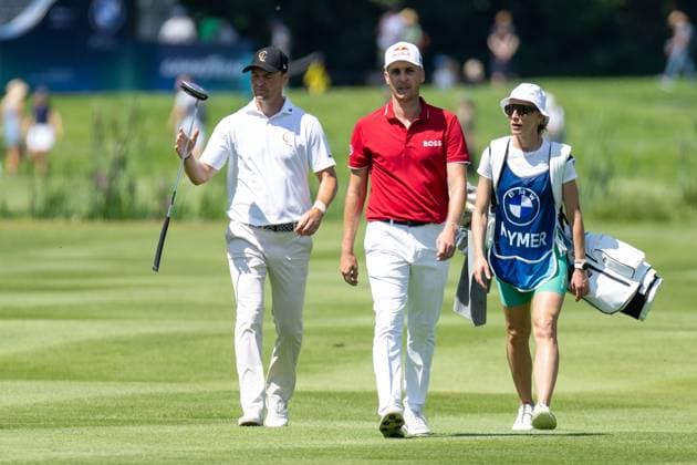 v.l. Martin Kaymer, Matthias Schwab, und Caddy von Martin Kaymer, BMW International Open 2024, Golf, 06.07.2024 Muenchen Bayern Deutschland