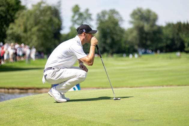 Martin Kaymer analysiert das Green, BMW International Open 2024, Golf, 06.07.2024 Muenchen Bayern Deutschland