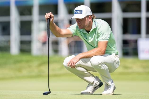 Freddy Schott analysiert das Gruen, BMW International Open 2024, Golf, 06.07.2024 Muenchen Bayern Deutschland