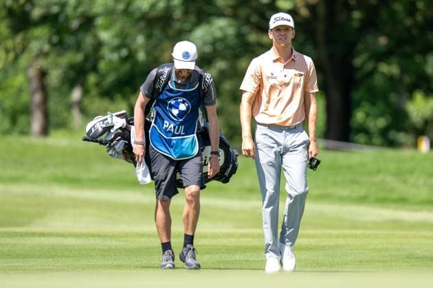 Jeremy Paul mit seinem Caddy, BMW International Open 2024, Golf, 06.07.2024 Muenchen Bayern Deutschland