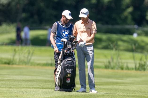Jeremy Paul mit seinem Caddy im Gespraech, BMW International Open 2024, Golf, 06.07.2024 Muenchen Bayern Deutschland