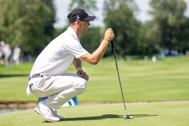Martin Kaymer analysiert das Green, BMW International Open 2024, Golf, 06.07.2024 Muenchen Bayern Deutschland
